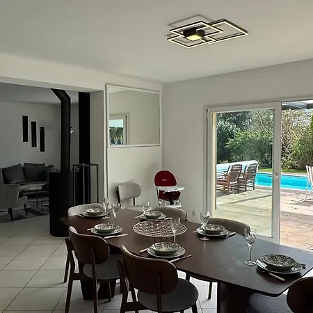 Recente 4 Chambres, Piscine Chauffee A - Fr-1-487-380 *