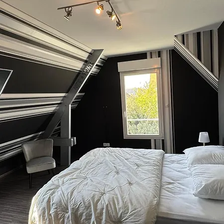 Moderne 4 Avec Grande Piscine Chauffee - Fr-1-487-380 * Bavent